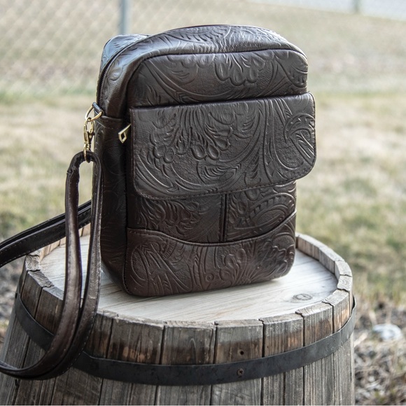 Handmadee genuine leather crossbody bag - Picture 6 of 16